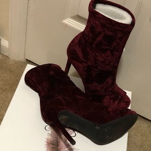 Jessica Simpson Plumberry Crushed Velvet Heels